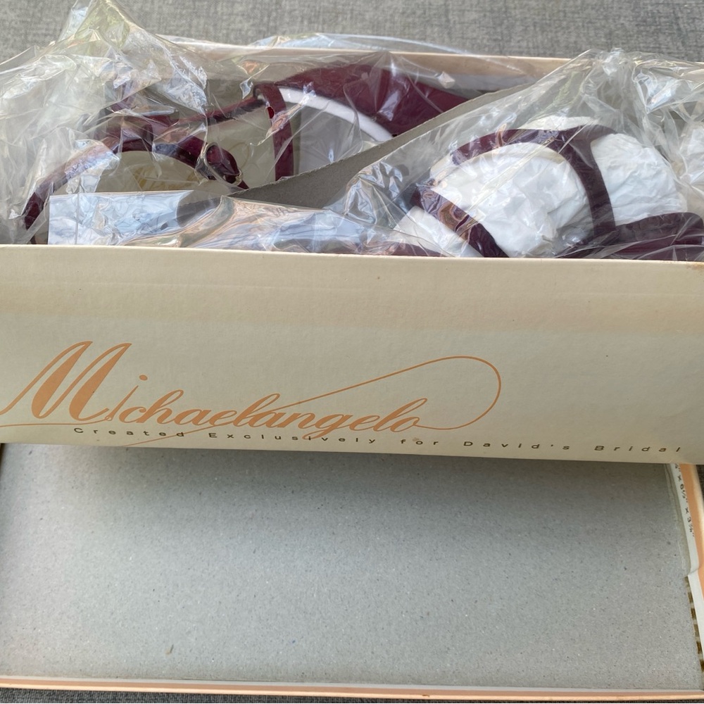 NWT Elegant Burgundy/Wine Women's Shoes - Picture 5 of 5